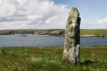 Foto van een standing stone, Fetlar, Shetland