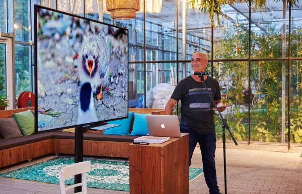 Foto van Sijmen Hendriks tijdens een lezing over 'Turn the tide'