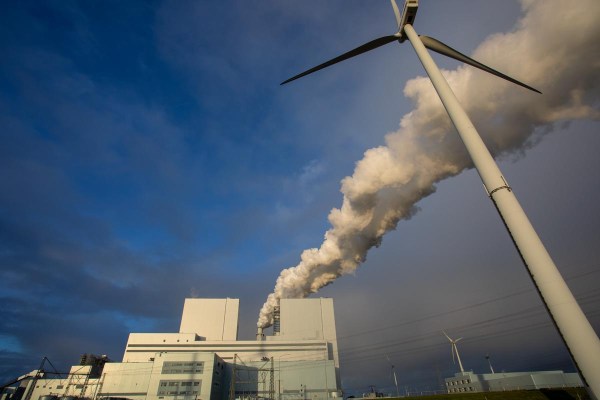 Foto van de Eemshavencentrale, Eemshaven