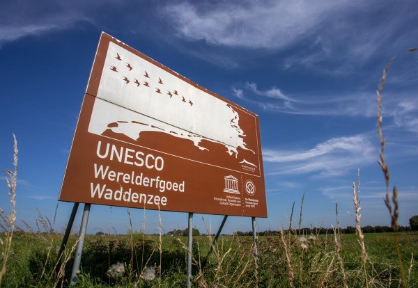 Foto van bord Unesco Werelderfgoed Waddenzee bij Dokkum